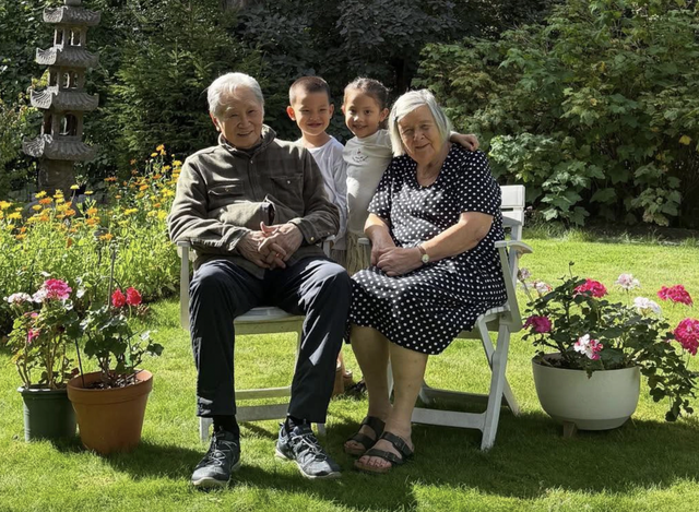 Bố mẹ chồng Hồ Ngọc Hà từ thụy điển về mừng sinh nhật con dâu - Ảnh 5.