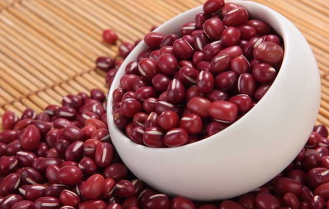 Đậu đỏ có thể hóa giải vận xui, chiêu tài lộc và cải thiện đường tình duyên nếu được sử dụng đúng cách - Ảnh 2.