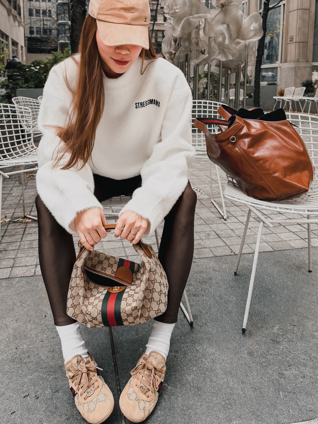 Hồ Ngọc Hà năng động với outfit dạo phố ở New York  - Ảnh 1.