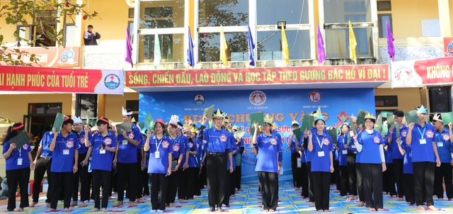 Cuộc thi Rung chuông vàng nâng cao kiến thức bảo vệ thế hệ trẻ tại Trường THPT Anh Sơn - Ảnh 1.