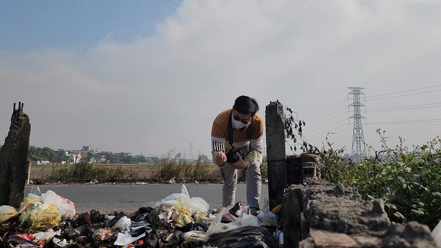 Kinh hoàng bãi rác ở Ninh Bình: Mỹ phẩm chưa mở, rác thải ngập ngụa giữa cảnh đồng xã Ý Yên - Ảnh 11.