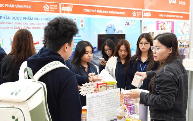 Hội chợ Mùa Thu 2025: Người tiêu dùng săn ưu đãi và bảo vệ quyền lợi - Ảnh 9. Hội chợ Mùa Thu 2025: Người tiêu dùng săn ưu đãi và bảo vệ quyền lợi - Ảnh 9.