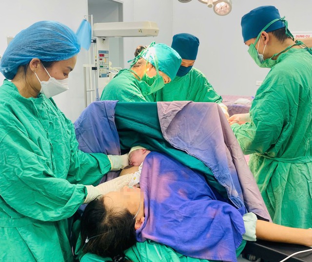 Thai phụ 41 tuổi dọa vỡ tử cung trên sẹo mổ cũ 2 lần may mắn thoát nguy hiểm - Ảnh 1. Thai phụ 41 tuổi dọa vỡ tử cung trên sẹo mổ cũ 2 lần may mắn thoát nguy hiểm - Ảnh 1.