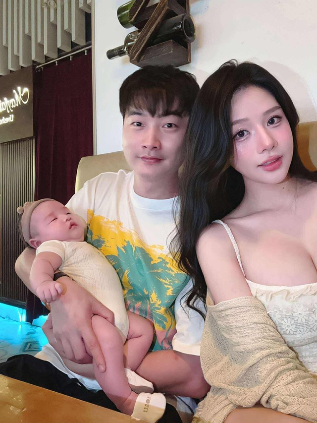 Khoảnh khắc con trai 2 tháng tuổi đáng yêu của Trọng Lân - Ảnh 3. Khoảnh khắc con trai 2 tháng tuổi đáng yêu của Trọng Lân - Ảnh 3.