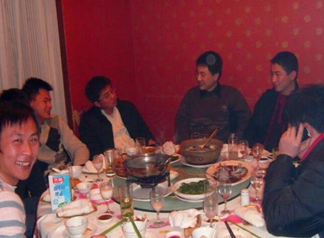 Đi họp lớp sau 30 năm, tôi ngỡ ngàng nhận ra: Người từng học kém nhất lại là người thành công nhất - Ảnh 1. Đi họp lớp sau 30 năm, tôi ngỡ ngàng nhận ra: Người từng học kém nhất lại là người thành công nhất - Ảnh 1.