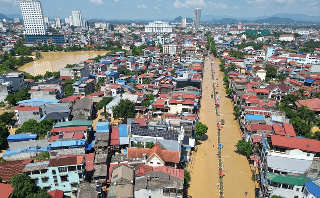 Hé lộ tiền thưởng khủng vụ bán vé số và chồng ca sĩ Đoàn Di Băng bị bắt - Ảnh 4.