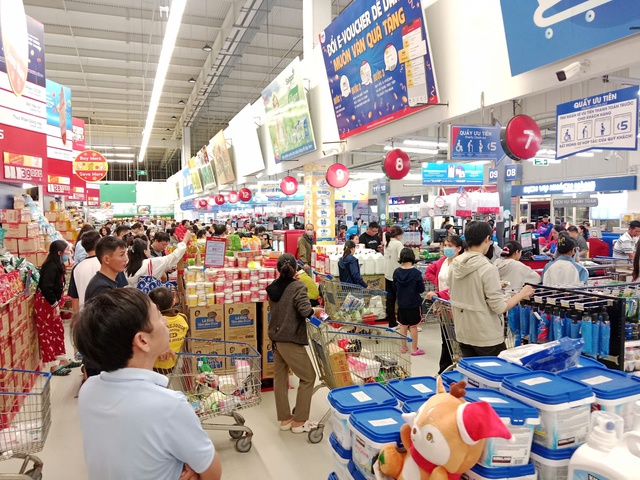 Ứng phó bão số 13: Tăng gấp đôi lượng hàng hóa thiết yếu, giữ 'mạch' nguồn cung - Ảnh 3. Ứng phó bão số 13: Tăng gấp đôi lượng hàng hóa thiết yếu, giữ 'mạch' nguồn cung - Ảnh 3.