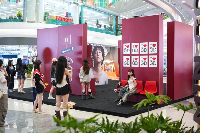 Fan đổ về Ocean City check in G-DRAGON 2025 WORLD TOUR [Übermensch] IN HANOI, háo hức chờ concert lịch sử - Ảnh 7.