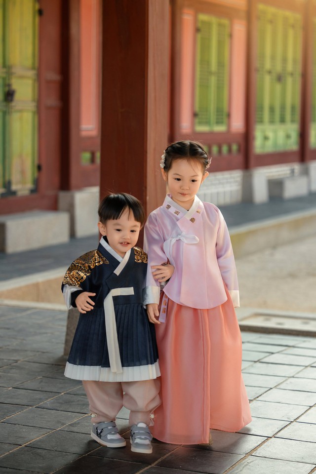 2 Con của Cường Đô La quấn quýt trong trang phục Hanbok dễ thương - Ảnh 6.
