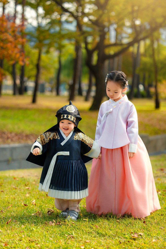 2 Con của Cường Đô La quấn quýt trong trang phục Hanbok dễ thương - Ảnh 9.