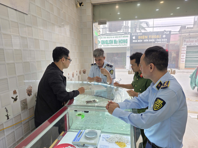 Phát hiện gần 600 vụ vi phạm hàng giả và chất lượng thực phẩm tại thanh hóa - Ảnh 3. Phát hiện gần 600 vụ vi phạm hàng giả và chất lượng thực phẩm tại thanh hóa - Ảnh 3.