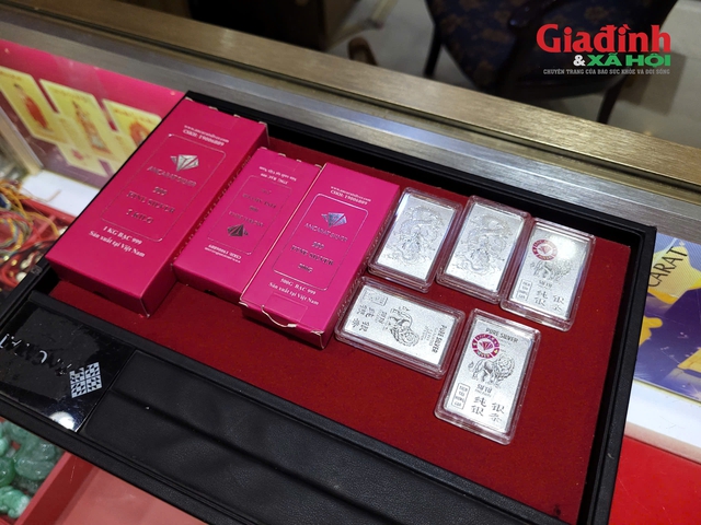 Giá bạc hôm nay 01 / 12: Thị trường quốc tế đạt đỉnh lịch sử , giá trong nước cao kỷ lục - Ảnh 1. Giá bạc hôm nay 01 / 12: Thị trường quốc tế đạt đỉnh lịch sử , giá trong nước cao kỷ lục - Ảnh 1.