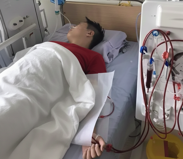 Người đàn ông 30 tuổi qua đời vì suy thận cấp thừa nhận một sai lầm nhiều người Việt mắc phải - Ảnh 1.