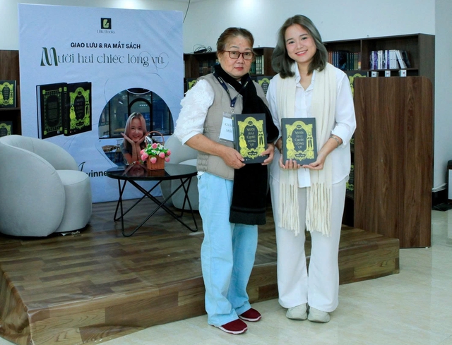 Bất ngờ với tiểu thuyết Fantasy Mười hai chiếc lông vũ của Tác giả Javinne - Ảnh 1. Bất ngờ với tiểu thuyết Fantasy Mười hai chiếc lông vũ của Tác giả Javinne - Ảnh 1.