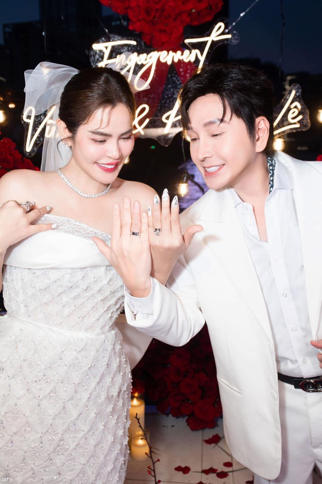 Thân thế Phương Lê - vợ nam NSƯT cải lương vừa có con ở tuổi U50 - Ảnh 12. Thân thế Phương Lê - vợ nam NSƯT cải lương vừa có con ở tuổi U50 - Ảnh 12.