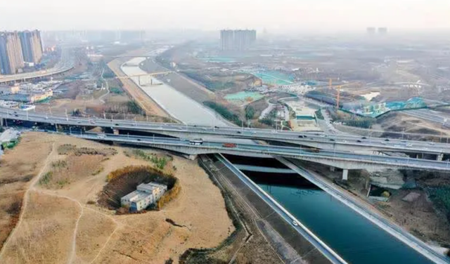 Tình trạng hiện tại của ngôi nhà không chịu di dời dù được đền bù 37 tỷ đồng khiến dự án kênh dẫn nước phải 'đổi hướng' - Ảnh 3. Tình trạng hiện tại của ngôi nhà không chịu di dời dù được đền bù 37 tỷ đồng khiến dự án kênh dẫn nước phải 'đổi hướng' - Ảnh 3.