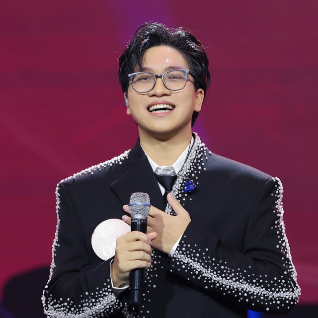 Vũ Tấn Đạt - con trai Trọng Tấn với giọng ca nội lực và ngọai hình điển trai - Ảnh 4. Vũ Tấn Đạt - con trai Trọng Tấn với giọng ca nội lực và ngọai hình điển trai - Ảnh 4.