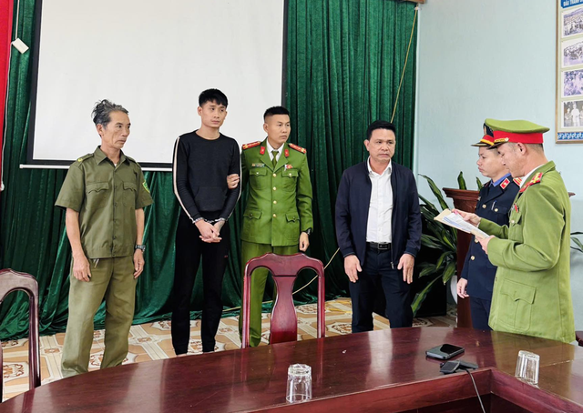 Nghịch tử cầm dao đuổi em, chém bố sau mâu thuẫn - Ảnh 1. Nghịch tử cầm dao đuổi em, chém bố sau mâu thuẫn - Ảnh 1.