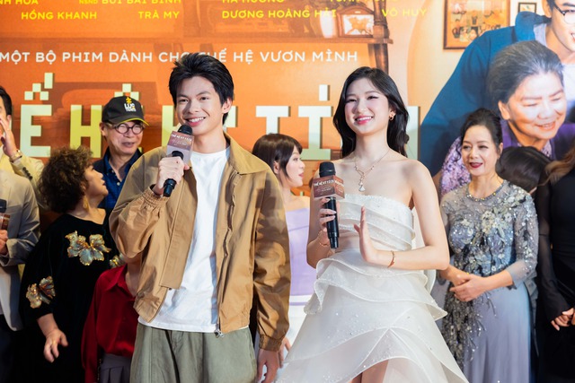 Trần Tú - con trai NSND Trần Lực gây sốt với vai diễn đầu tay - Ảnh 7. Trần Tú - con trai NSND Trần Lực gây sốt với vai diễn đầu tay - Ảnh 7.