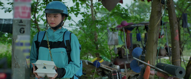 Cựu trưởng phòng, diễn viên múa cùng giấu nhau đi làm shipper - Ảnh 3. Cựu trưởng phòng, diễn viên múa cùng giấu nhau đi làm shipper - Ảnh 3.