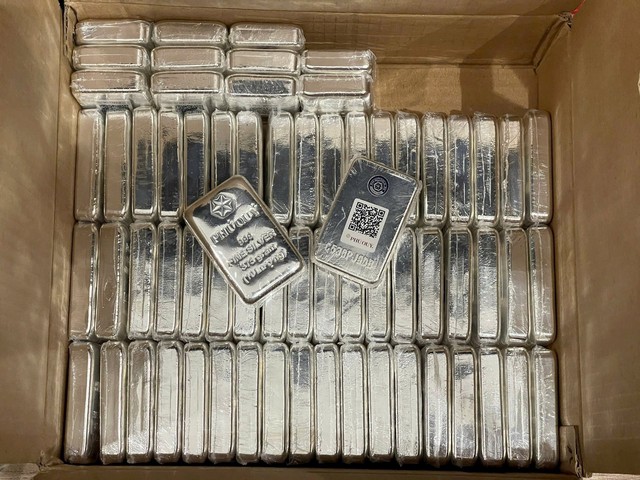 Giá bạc hôm nay (12/12): Thị trường trong nước tiếp tục biến động, giá bán ra tiệm cận 66 triệu đồng/kg - Ảnh 1. Giá bạc hôm nay (12/12): Thị trường trong nước tiếp tục biến động, giá bán ra tiệm cận 66 triệu đồng/kg - Ảnh 1.