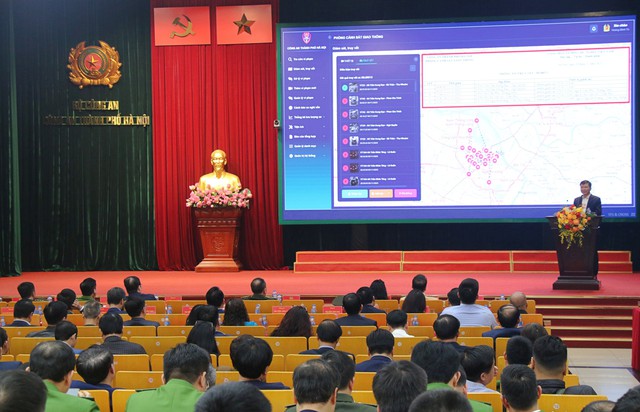 Hà Nội: Chính thức kích hoạt hơn 1.800 'mắt thần' AI, thiết lập 'làn sóng xanh' giúp giảm 30% thời gian chờ đèn đỏ - Ảnh 1. Hà Nội: Chính thức kích hoạt hơn 1.800 'mắt thần' AI, thiết lập 'làn sóng xanh' giúp giảm 30% thời gian chờ đèn đỏ - Ảnh 1.