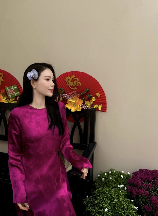 Bóc giá chiếc túi hàng hiệu của Linh Rin trong đám cưới con gái tỉ phú Johnathan Hạnh Nguyễn - Ảnh 2. Bóc giá chiếc túi hàng hiệu của Linh Rin trong đám cưới con gái tỉ phú Johnathan Hạnh Nguyễn - Ảnh 2.