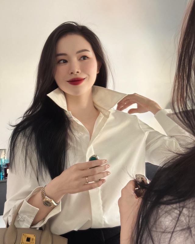 Bóc giá chiếc túi hàng hiệu của Linh Rin trong đám cưới con gái tỉ phú Johnathan Hạnh Nguyễn - Ảnh 5. Bóc giá chiếc túi hàng hiệu của Linh Rin trong đám cưới con gái tỉ phú Johnathan Hạnh Nguyễn - Ảnh 5.