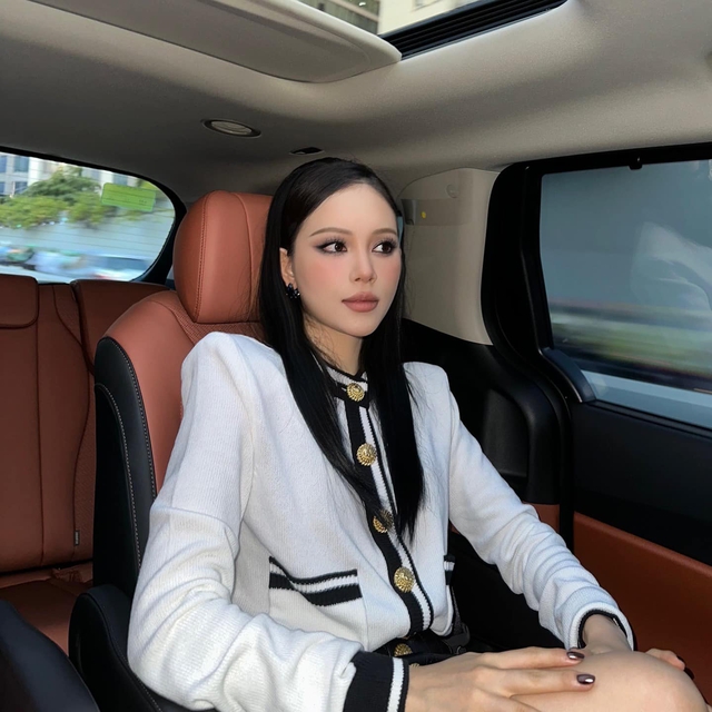 Bóc giá chiếc túi hàng hiệu của Linh Rin trong đám cưới con gái tỉ phú Johnathan Hạnh Nguyễn - Ảnh 8. Bóc giá chiếc túi hàng hiệu của Linh Rin trong đám cưới con gái tỉ phú Johnathan Hạnh Nguyễn - Ảnh 8.