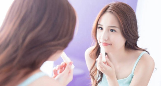 Môi khô, nẻ miệng và cách xử lý chuẩn y khoa - Ảnh 5. Môi khô, nẻ miệng và cách xử lý chuẩn y khoa - Ảnh 5.