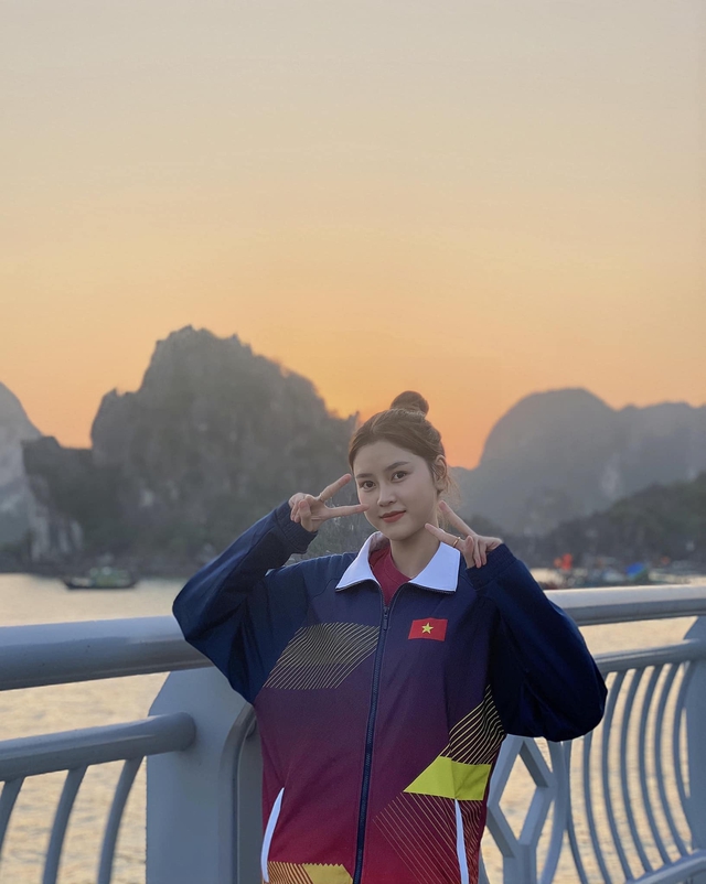 Hot girl đấu kiếm Việt Nam gây sốt tại SEA Games 33 được khen đẹp như Hoa hậu Đỗ Thị Hà là ai? - Ảnh 3. Hot girl đấu kiếm Việt Nam gây sốt tại SEA Games 33 được khen đẹp như Hoa hậu Đỗ Thị Hà là ai? - Ảnh 3.