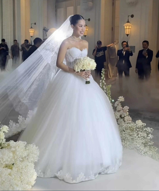 Cô dâu Tiên Nguyễn xinh như công chúa, diện váy cưới sang trọng, tinh tế - Ảnh 1. Cô dâu Tiên Nguyễn xinh như công chúa, diện váy cưới sang trọng, tinh tế - Ảnh 1.