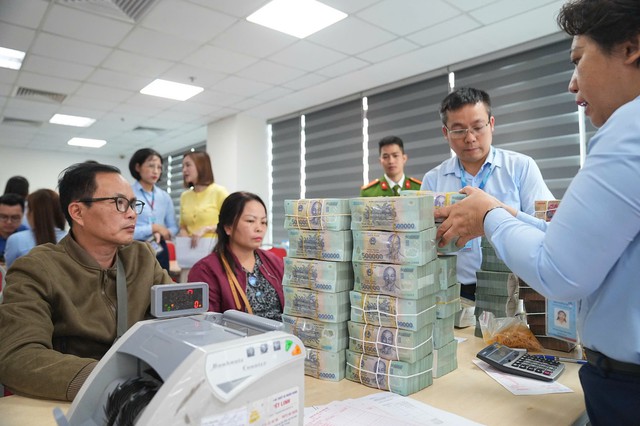 Tin sáng 14/12: Những trường hợp nào sẽ bị thu hồi thẻ căn cước từ 1/7/2026? Hà Nội chi trả bồi thường dự án ven hồ Gươm: Có hộ dân nhận tới 400 tỷ đồng - Ảnh 1. Tin sáng 14/12: Những trường hợp nào sẽ bị thu hồi thẻ căn cước từ 1/7/2026? Hà Nội chi trả bồi thường dự án ven hồ Gươm: Có hộ dân nhận tới 400 tỷ đồng - Ảnh 1.