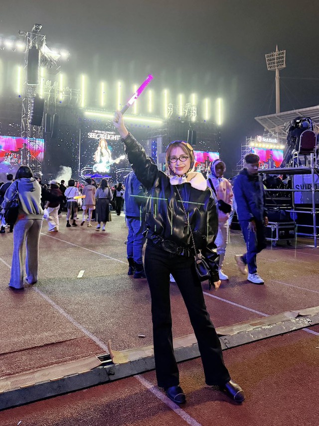 Hòa Minzy gây sốt với Khoảnh khắc Đáng nhớ tại concert của Mỹ Tâm - Ảnh 6. Hòa Minzy gây sốt với Khoảnh khắc Đáng nhớ tại concert của Mỹ Tâm - Ảnh 6.