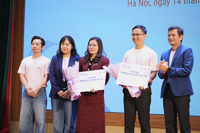 Chạm sẻ chia , trao hy vọng 2025: Tầm soát ung thư miễn phí cho phụ nữ yếu thế - Ảnh 3. Chạm sẻ chia , trao hy vọng 2025: Tầm soát ung thư miễn phí cho phụ nữ yếu thế - Ảnh 3.