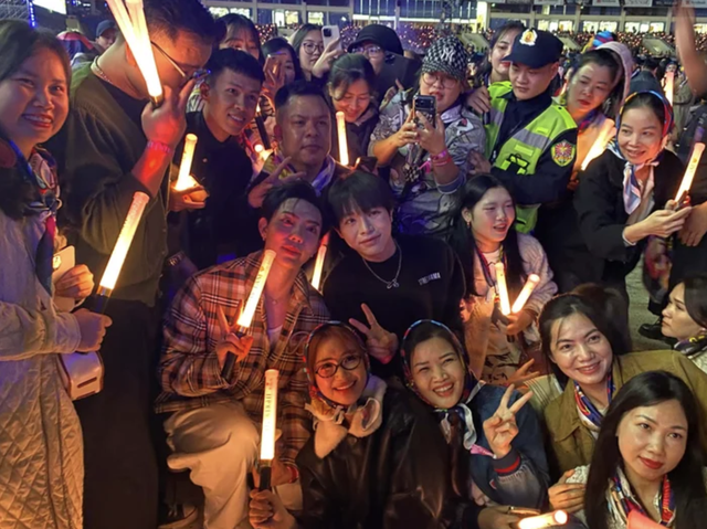 Hòa Minzy gây sốt với Khoảnh khắc Đáng nhớ tại concert của Mỹ Tâm - Ảnh 3. Hòa Minzy gây sốt với Khoảnh khắc Đáng nhớ tại concert của Mỹ Tâm - Ảnh 3.