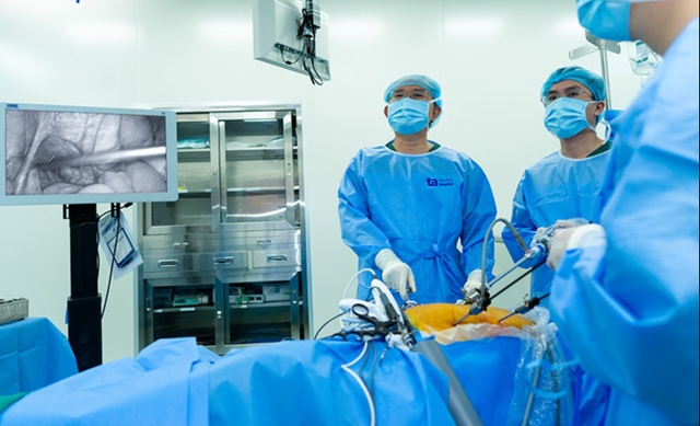 Người phụ nữ 41 tuổi phát hiện ung thư dạ dày từ dấu hiệu rối loạn tiêu hóa mà người Việt thường bỏ qua - Ảnh 2. Người phụ nữ 41 tuổi phát hiện ung thư dạ dày từ dấu hiệu rối loạn tiêu hóa mà người Việt thường bỏ qua - Ảnh 2.