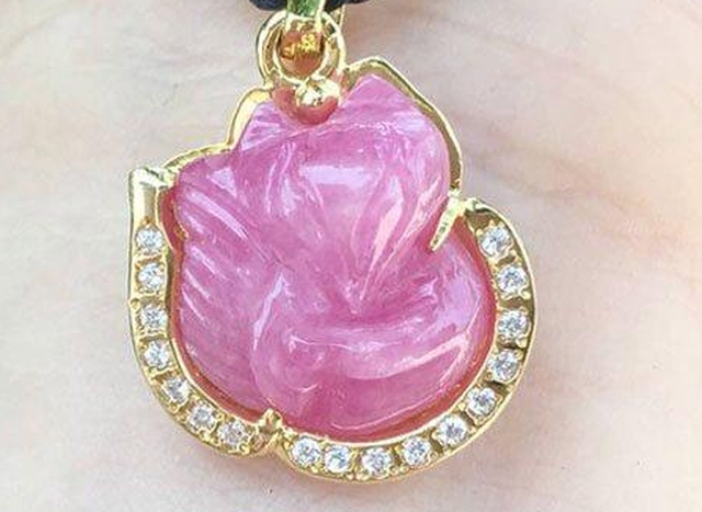 Đang ghen thì đừng đeo đá hồ ly - Ảnh 2. Đang ghen thì đừng đeo đá hồ ly - Ảnh 2.