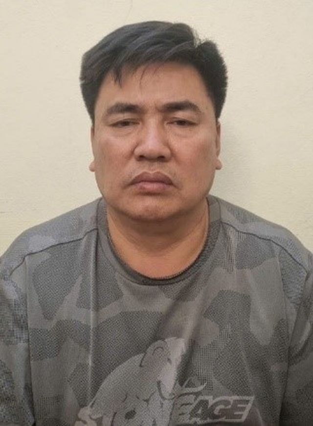 Hà Nội: Khởi tố tội 'Giết người' đối với gã đàn ông đẩy CSGT vào gầm xe tải - Ảnh 1. Hà Nội: Khởi tố tội 'Giết người' đối với gã đàn ông đẩy CSGT vào gầm xe tải - Ảnh 1.