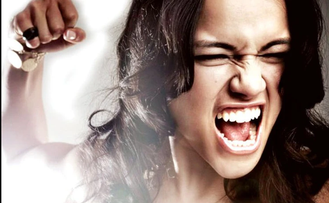 Đang ghen thì đừng đeo đá hồ ly - Ảnh 1. Đang ghen thì đừng đeo đá hồ ly - Ảnh 1.