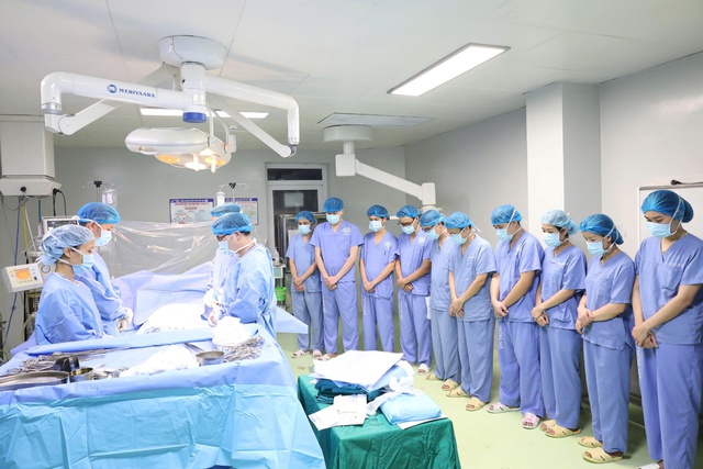 Tin sáng 16/12: Bác sĩ cúi đầu trước quyết định của gia đình có người thân chết não; Thay đổi quan trọng của chính sách tiền lương từ 1/1/2026 - Ảnh 1. Tin sáng 16/12: Bác sĩ cúi đầu trước quyết định của gia đình có người thân chết não; Thay đổi quan trọng của chính sách tiền lương từ 1/1/2026 - Ảnh 1.