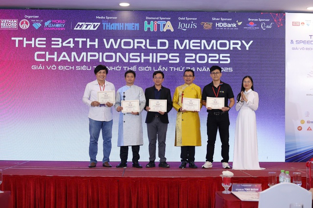 Lặng lẽ đứng sau ống kính giải đấu Siêu Trí Nhớ Thế Giới là một nhiếp ảnh gia Việt - Ảnh 4. Lặng lẽ đứng sau ống kính giải đấu Siêu Trí Nhớ Thế Giới là một nhiếp ảnh gia Việt - Ảnh 4.