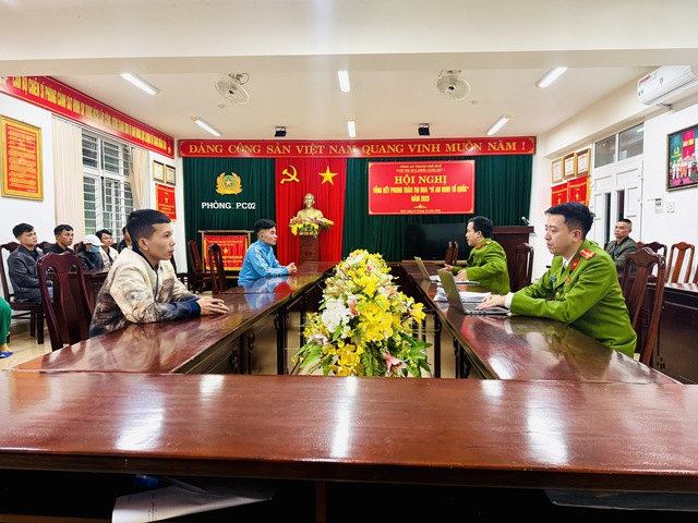 Đột kích quán cà phê, bắt quả tang 18 đối tượng đang sát phạt - Ảnh 1. Đột kích quán cà phê, bắt quả tang 18 đối tượng đang sát phạt - Ảnh 1.