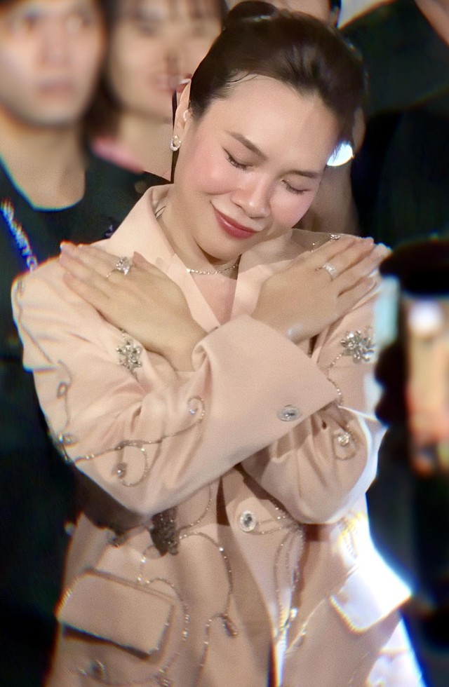 Mỹ Tâm 44 vẫn 'hack tuổi' với sắc vóc đẹp - Ảnh 11. Mỹ Tâm 44 vẫn 'hack tuổi' với sắc vóc đẹp - Ảnh 11.