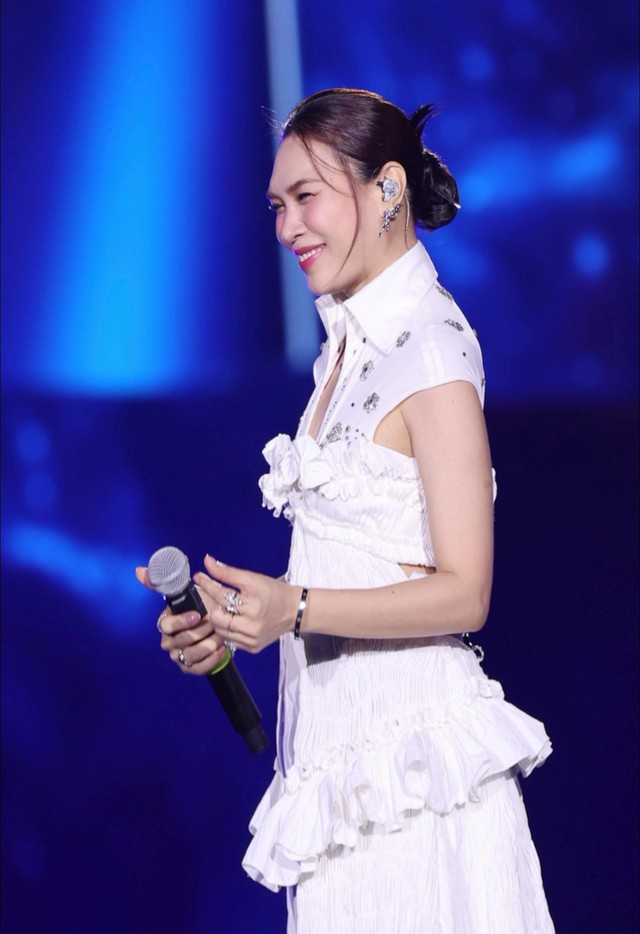 Mỹ Tâm 44 vẫn 'hack tuổi' với sắc vóc đẹp - Ảnh 10. Mỹ Tâm 44 vẫn 'hack tuổi' với sắc vóc đẹp - Ảnh 10.