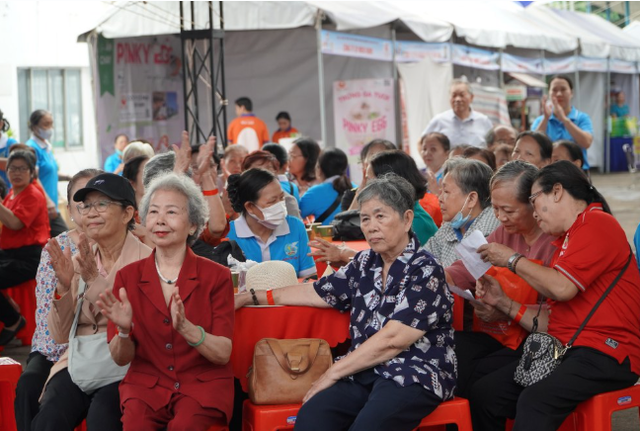 Tin vui mới cho nhóm người cao tuổi TPHCM, sẽ nhận quà tặng đặc biệt mức cao nhất đến 2.400.000 đồng từ tháng 1/2026 - Ảnh 1. Tin vui mới cho nhóm người cao tuổi TPHCM, sẽ nhận quà tặng đặc biệt mức cao nhất đến 2.400.000 đồng từ tháng 1/2026 - Ảnh 1.