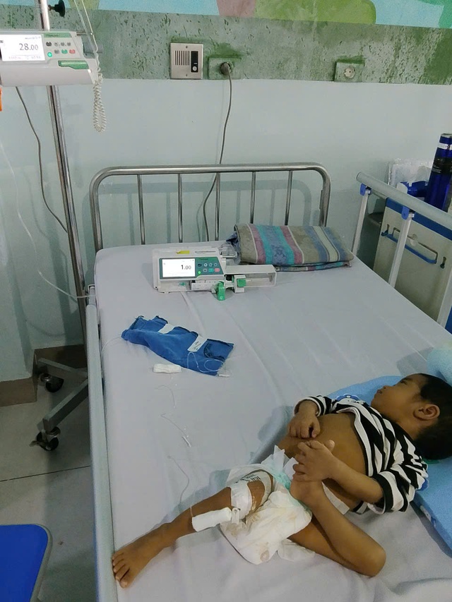 C&ugrave;ng V&ograve;ng tay nh&acirc;n &aacute;i gi&uacute;p b&eacute; C&ocirc;ng c&oacute; cơ hội sống mới từ gh&eacute;p gan - Ảnh 4.