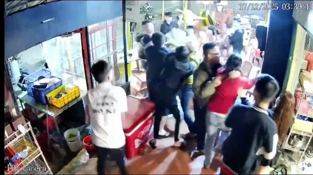 Hai anh em ở Gia Lai ra đầu th&uacute; Sau vụ ch&eacute;m người thương vong tại qu&aacute;n nhậu - Ảnh 2.