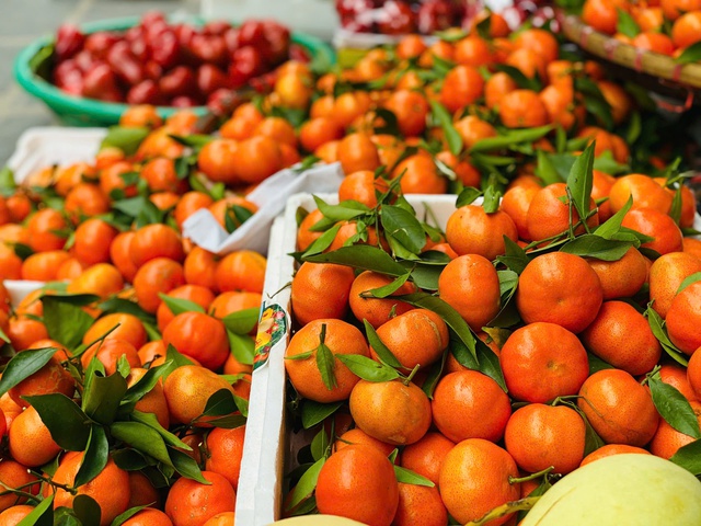 Tiểu thương bật m&iacute; &ldquo;b&iacute; k&iacute;p&rdquo; chọn cam canh chuẩn h&agrave;ng Việt, người ti&ecirc;u d&ugrave;ng n&ecirc;n ch&uacute; &yacute; v&agrave;o đặc điểm n&agrave;y  - Ảnh 3.
