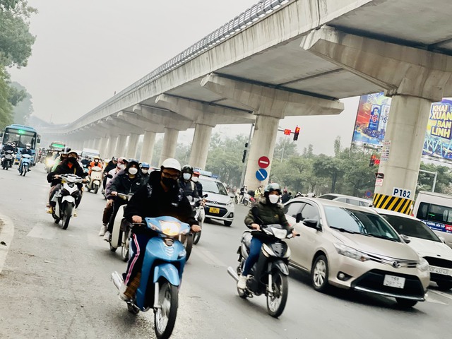 Hàng triệu người dân Hà Nội và miền Bắc ngán ngẩm điệp khúc thời tiết xảy ra trong ngày hôm nay sau đợt không khí lạnh tràn về - Ảnh 1. Hàng triệu người dân Hà Nội và miền Bắc ngán ngẩm điệp khúc thời tiết xảy ra trong ngày hôm nay sau đợt không khí lạnh tràn về - Ảnh 1.